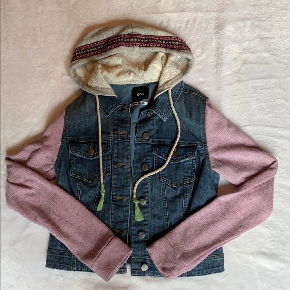 Hooded denim jacket with sweatshirt sleeves🤩